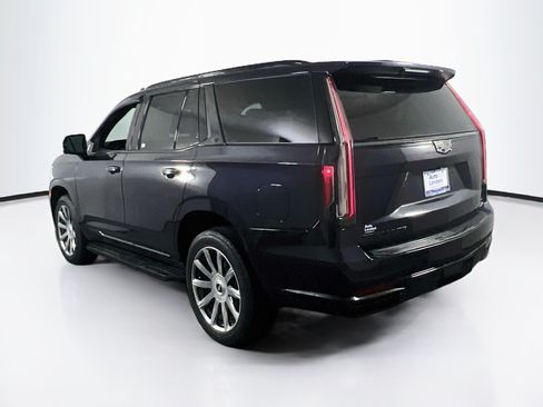Used 2022 Cadillac Escalade Luxury w/ LPO, Illumination Package AWD/4WD image 7