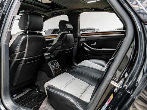 Used 2007 Audi S8 image 38