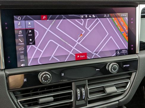 Certified 2025 Porsche Macan AWD/4WD image 17