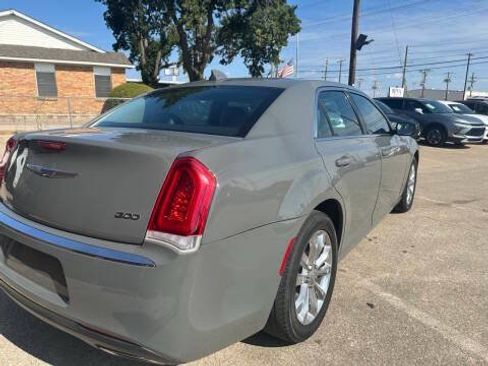 Used 2019 Chrysler 300 Touring L w/ Quick Order Package 22F AWD/4WD image 6