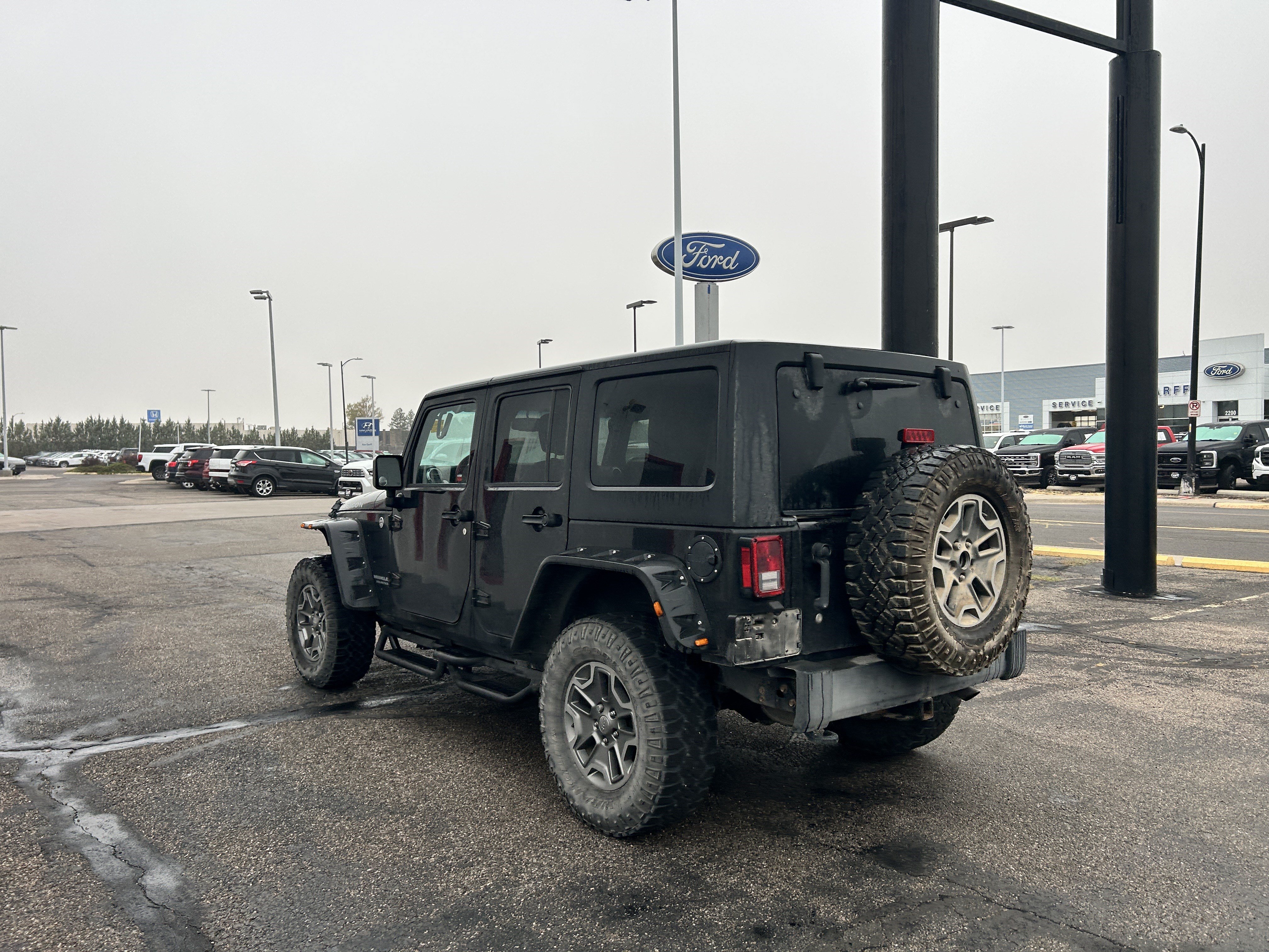 Used 2015 Jeep Wrangler Unlimited Rubicon w/ Connectivity Group AWD/4WD image 3