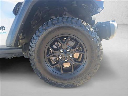 Used 2024 Jeep Wrangler Willys image 17