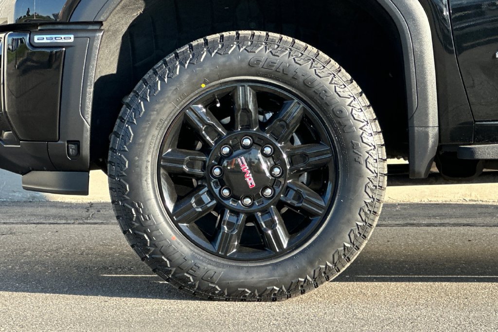 Used 2025 GMC Sierra 2500 AT4 w/ AT4 Premium Plus Package AWD/4WD image 28