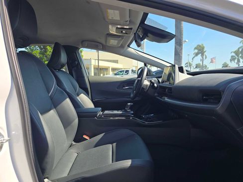 Used 2025 Toyota Prius XLE FWD image 10