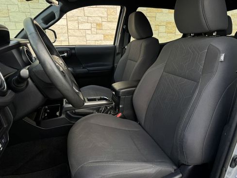 Used 2019 Toyota Tacoma TRD Off-Road AWD/4WD image 25