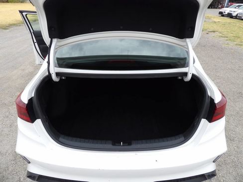 Used 2024 Kia Forte LXS FWD image 9