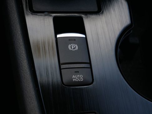 Used 2024 Nissan Rogue S FWD image 23