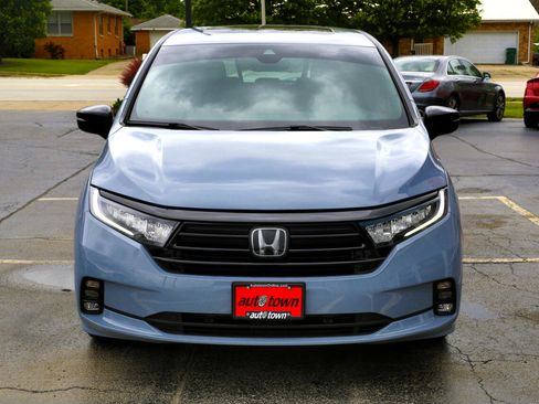 Used 2023 Honda Odyssey Sport image 2