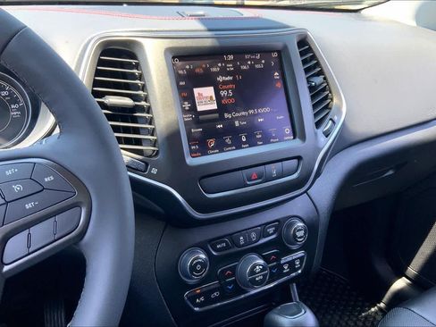 Used 2022 Jeep Cherokee Trailhawk w/ Sound & Nav Group AWD/4WD image 7