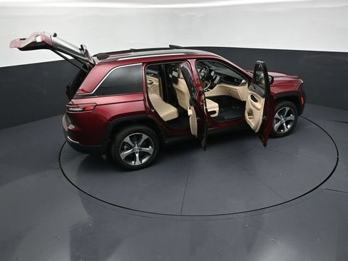 Used 2024 Jeep Grand Cherokee Limited 4xe w/ Luxury Tech Group II AWD/4WD image 30