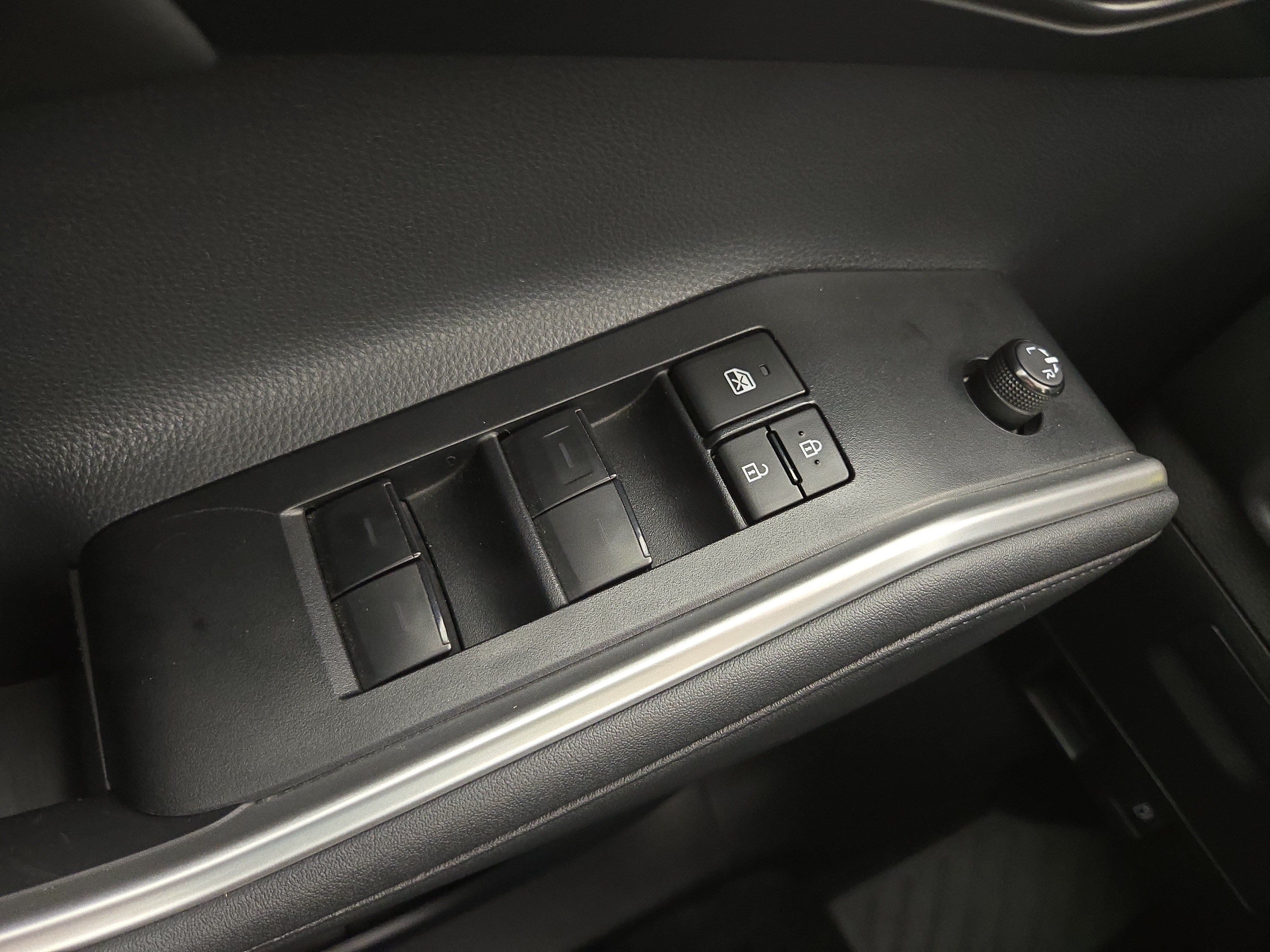 Used 2023 Toyota Highlander XLE AWD/4WD image 32
