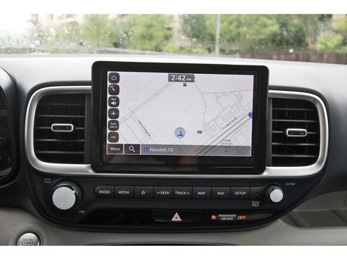 Certified 2022 Hyundai Venue Limited FWD image 26