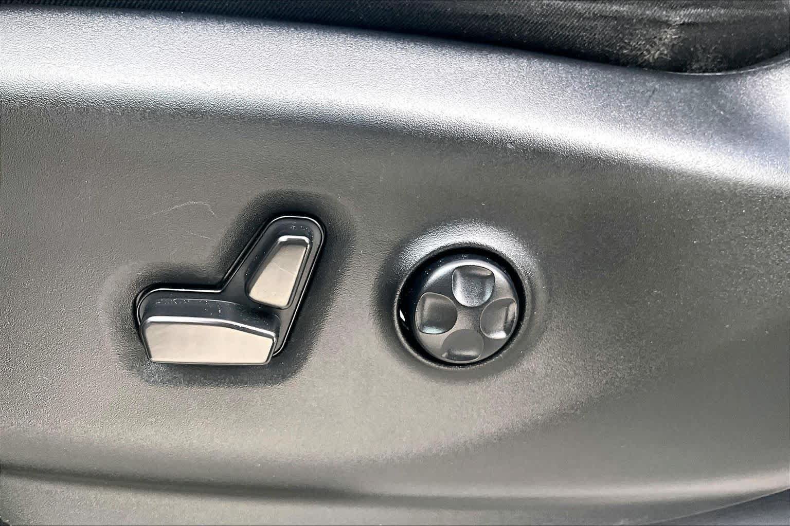 Used 2023 Chrysler Pacifica Touring-L FWD image 31