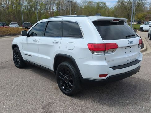 Used 2018 Jeep Grand Cherokee Laredo AWD/4WD image 6
