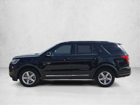 Used 2018 Ford Explorer XLT w/ Equipment Group 201A image 9