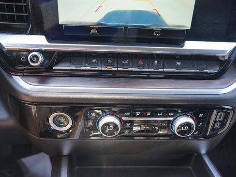 Used 2022 GMC Sierra 1500 SLT w/ SLT Convenience Package AWD/4WD image 16