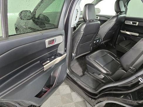 Used 2023 Ford Explorer Limited image 16