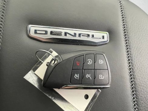 Used 2025 GMC Yukon Denali AWD/4WD image 34