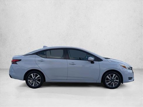 Used 2025 Nissan Versa SV FWD image 4