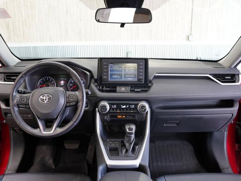 Used 2019 Toyota RAV4 XLE Premium FWD image 16