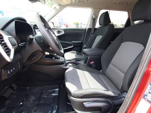Used 2024 Kia Soul LX w/ Option Group 015 FWD image 6