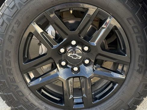 Used 2022 Chevrolet Silverado 1500 LT Trail Boss w/ LT Trail Boss Premium Package image 12