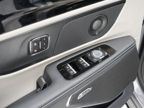 Used 2025 Lincoln Nautilus Reserve image 19