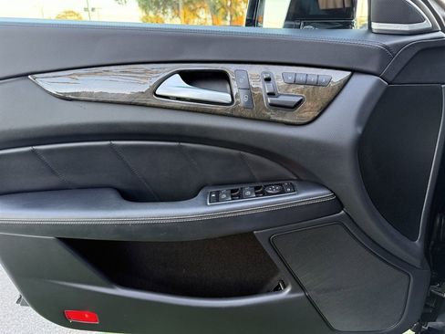 Used 2013 Mercedes-Benz CLS 550 4MATIC image 25