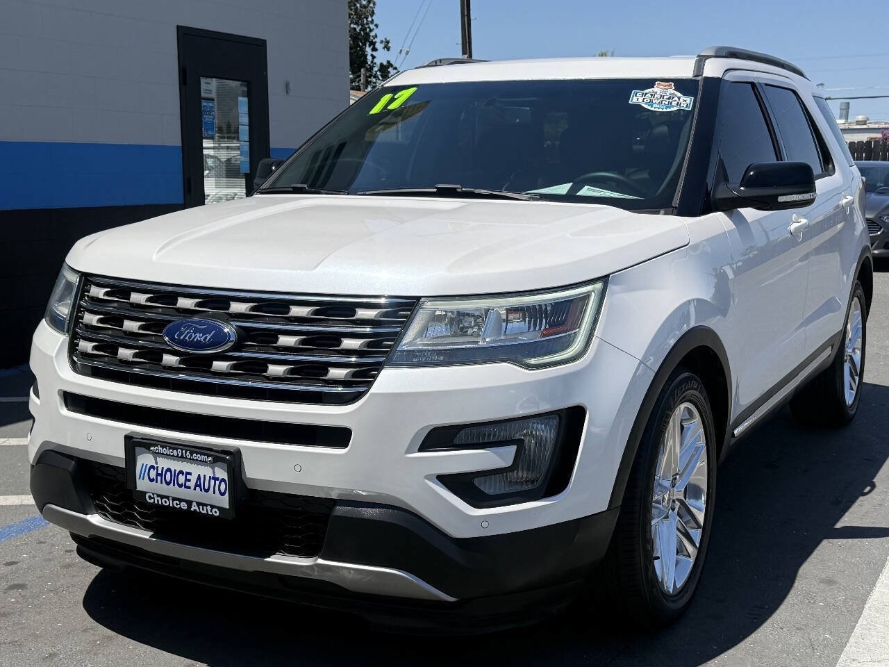 Used 2017 Ford Explorer XLT w/ Equipment Group 202A FWD image 21