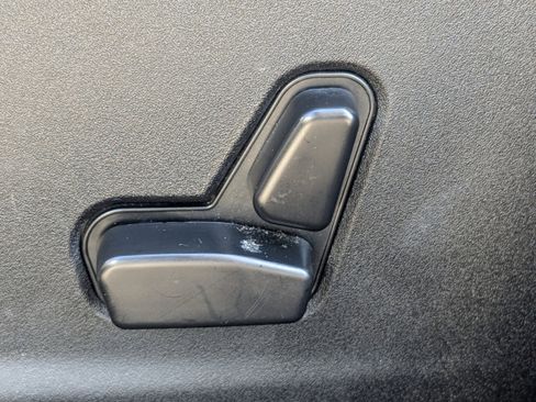 Used 2023 Chrysler 300 Touring L image 19