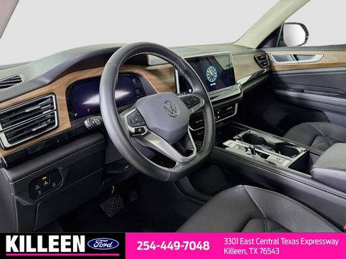 Used 2025 Volkswagen Atlas SE FWD image 10