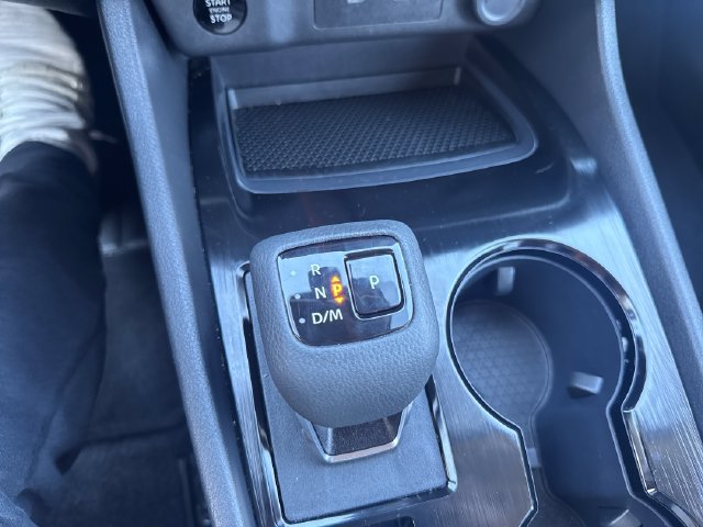 Used 2025 Nissan Rogue SV FWD image 23