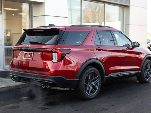 Certified 2025 Ford Explorer ST AWD/4WD image 4