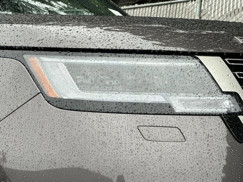 New 2026 Land Rover Range Rover Long Wheelbase SE image 12