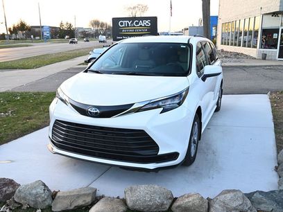 Used 2025 Toyota Sienna LE