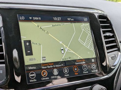 Used 2020 Jeep Grand Cherokee Laredo w/ 18" Wheel & 8.4" Radio Group AWD/4WD image 25