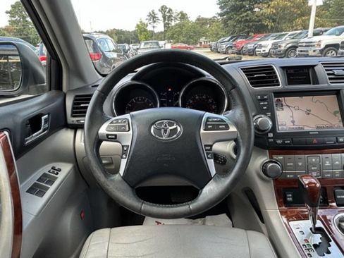 Used 2011 Toyota Highlander Limited image 12