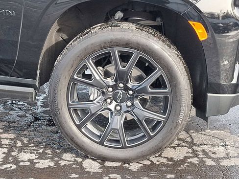 Used 2024 Chevrolet Suburban High Country image 8