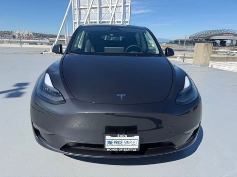 Used 2024 Tesla Model Y Long Range image 8