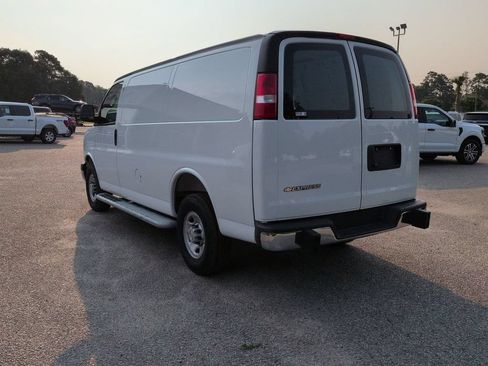 Used 2025 Chevrolet Express 2500 w/ Driver Convenience Package RWD image 6