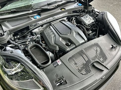 Certified 2026 Porsche Macan AWD/4WD image 22