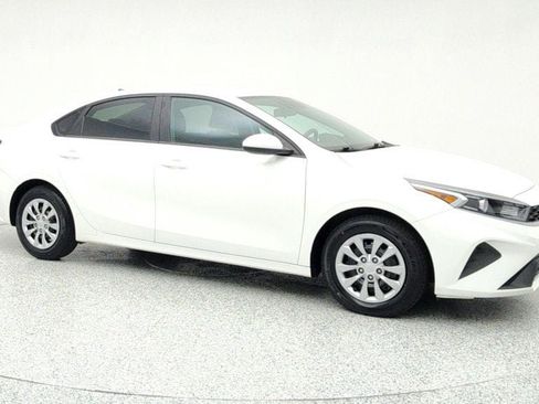 Used 2023 Kia Forte LX image 3