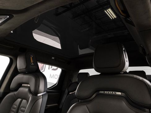 Used 2022 Rivian R1T Launch Edition image 6