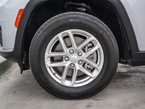 Used 2024 Jeep Grand Cherokee L Laredo AWD/4WD image 11
