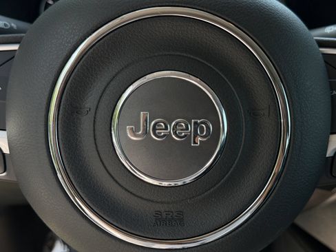Used 2023 Jeep Renegade Latitude AWD/4WD image 27