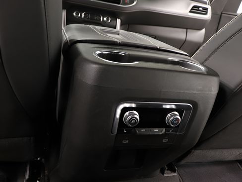 Used 2024 GMC Yukon SLT w/ SLT Luxury Package AWD/4WD image 27