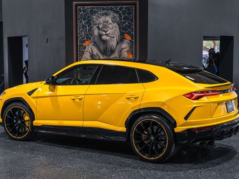 Used 2021 Lamborghini Urus AWD/4WD image 7