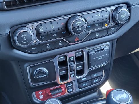 New 2025 Jeep Wrangler Unlimited Rubicon image 12