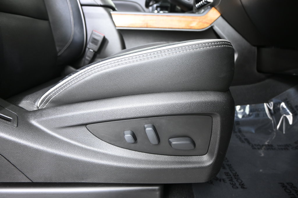Used 2019 Chevrolet Silverado 3500 High Country w/ Duramax Plus Package AWD/4WD image 15