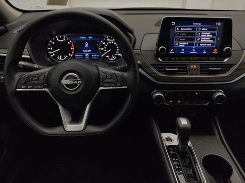 Used 2025 Nissan Altima 2.5 SV FWD image 22